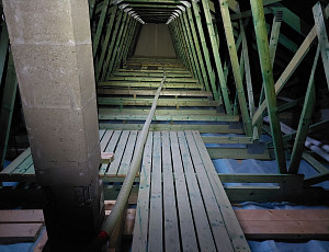 Zateplení stropu novostavby dřevostavby pomocí foukané izolace